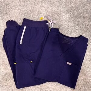 Figs Navy Small Scrub Set